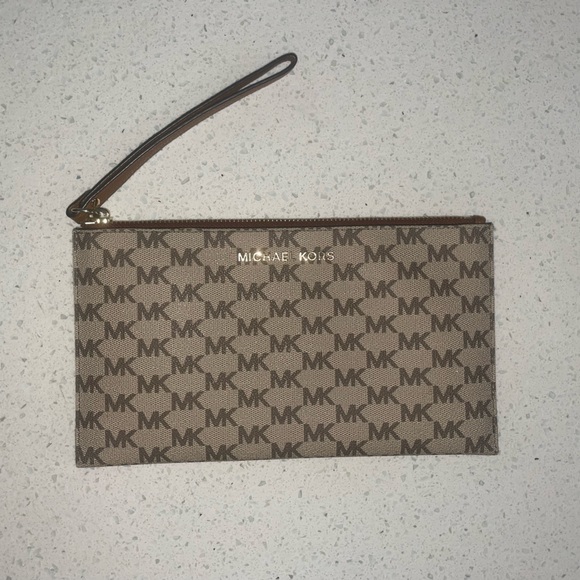 MICHAEL KORS clutch / wristlet - Picture 1 of 6